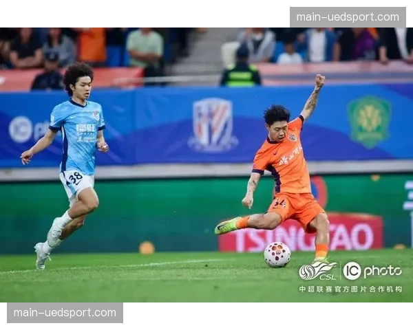 青岛海牛3-1大连英博，外援三叉戟联手造四连胜